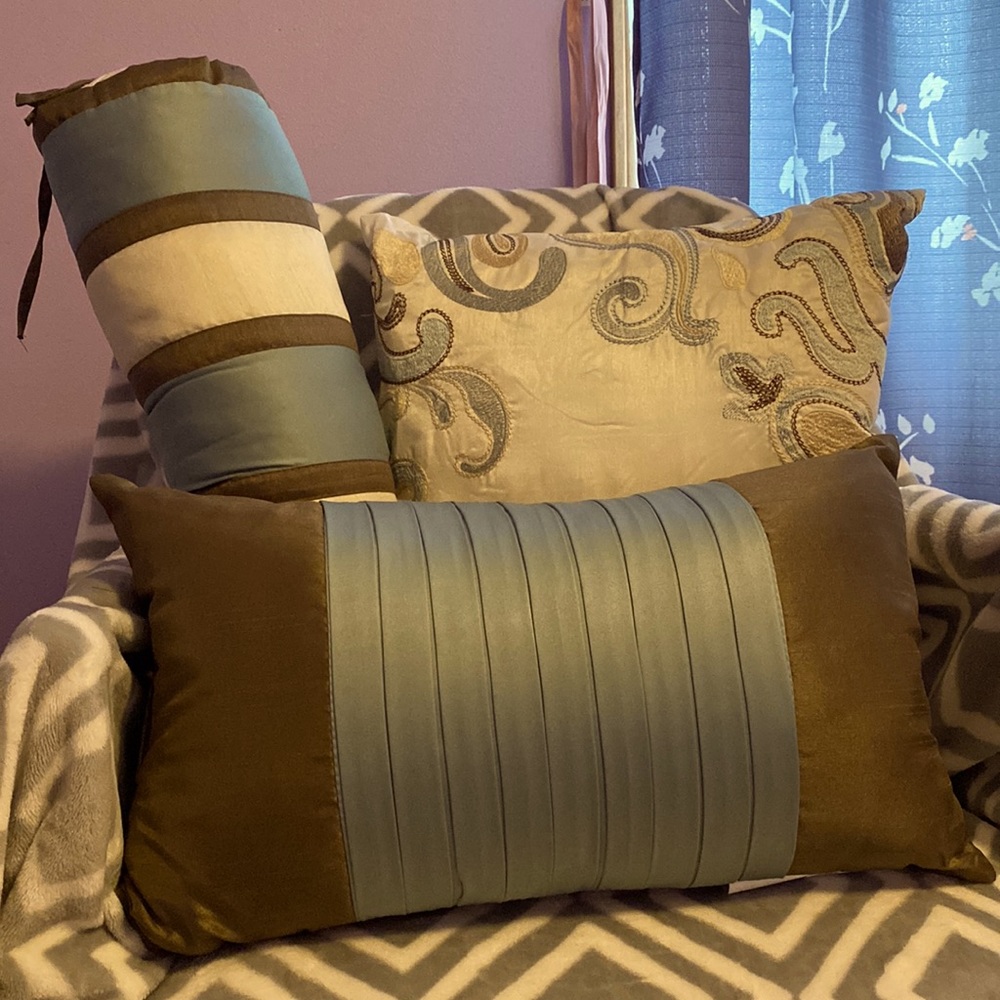 Set of 3 Madison Park Decorative Bed Pillows